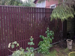 Забор из евроштакетника с бетонированием столбов 28 метров фото в Новороссийске
