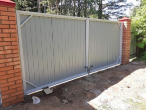 Распашные ворота с ручным управлением - пример 1 фото в Новороссийске