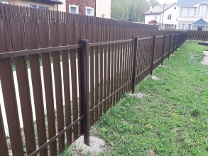 Забор из евроштакетника с утрамбовкой щебнем 70 метров фото в Новороссийске