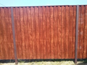 Забор из профнастила с забивными столбами 54 метра фото недорого