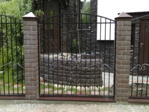 Сварные заборы с кирпичными столбами 20 соток фото цена за метр под ключ