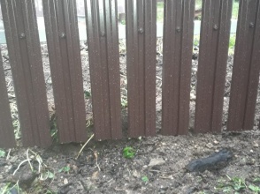 Забор из евроштакетника с забивными столбами 90 метров фото недорого под ключ