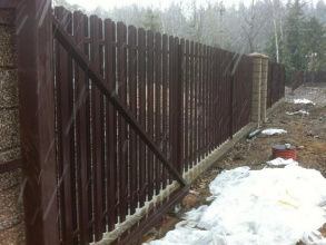 Забор из евроштакетника в шахматном порядке 122 метра фото в Новороссийске