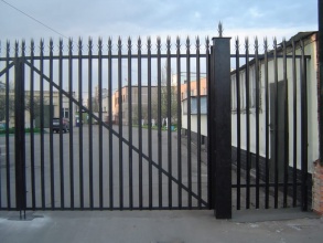 Сварные заборы с бетонированием столбов 12 метров фото в Новороссийске