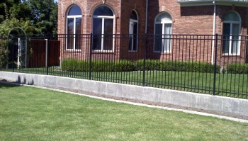 Сварные заборы на ленточном фундаменте 80 метров фото в Новороссийске