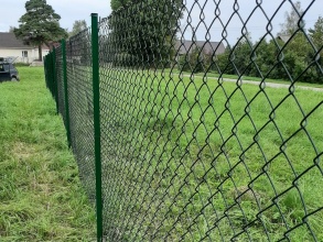 Забор из сетки рабицы в натяг 80 метров фото в Новороссийске