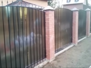 Кованые заборы на ленточном фундаменте 10 метров фото недорого