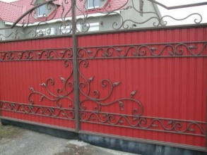 Кованые заборы с профнастилом 150 метров фото в Новороссийске