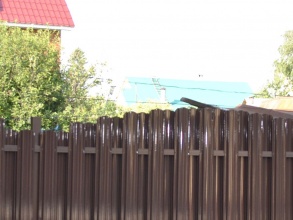 Забор из евроштакетника на ленточном фундаменте 10 метров фото в Новороссийске