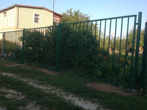 Сварные заборы с забивными столбами  80 метров фото в Новороссийске