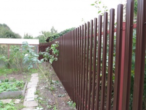 Забор из евроштакетника с забивными столбами 86 метров фото в Новороссийске