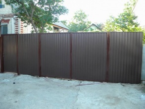 ворота из профнастила распашные - пример 6 фото под ключ с установкой