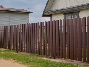 Забор из евроштакетника с забивными столбами 200 метров фото в Новороссийске