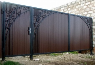 Распашные ворота из профнастила - пример 1 фото в Новороссийске