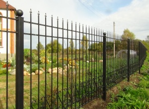 Сварные заборы с забивными столбами  12 метров фото в Новороссийске